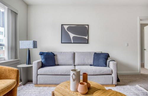 Downtown Bellevue 2BR w WD Storage nr Shops SEA-318 - Foto 2