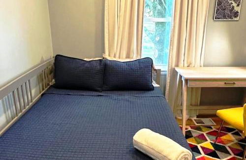 5 bedrooms with 4 Full Bath Fire Pit BBQ and Plush Amen on 1 2 acre - Photo 9