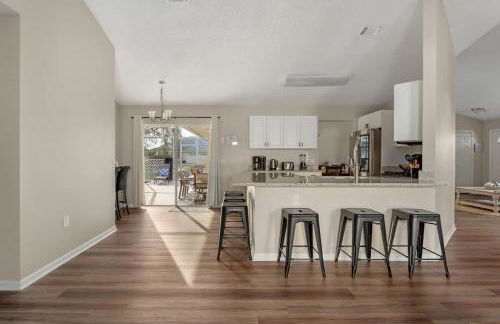 New Listing Pool and Game Room 4BR - Foto 9