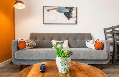 Chic Studio, Walk to Downtown With Skyline Views - Foto 32