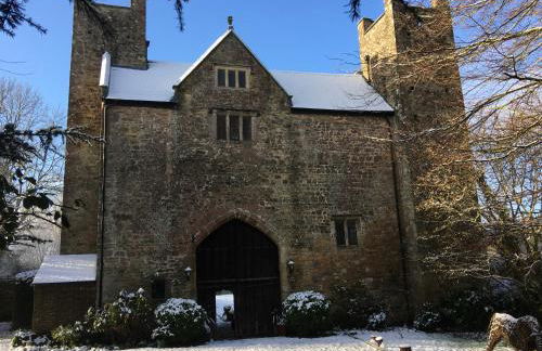 Welsh Gatehouse, Historic Castle which can cater for Electric Vehicle - Foto 22