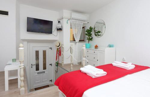 Sha La La - Charming, unique studio in a historic building next to a castle, WIFI, smart TV, washer-dryer - Photo 2