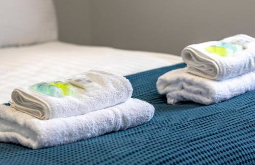 Renfrew Town Centre Easy Link to Glasgow City - Pass the Keys - Foto 23