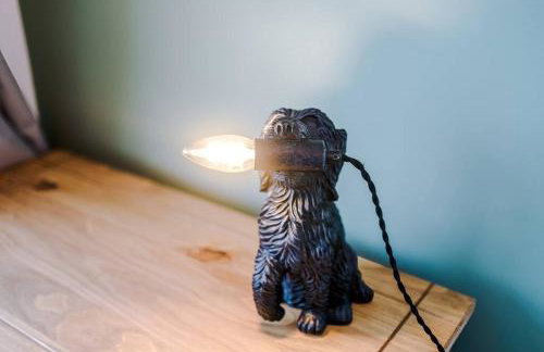 Classic 4 Bedroom House in Wirral with WiFi & Parking Sleeps 9 by PureStay - Foto 12