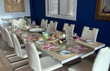 VILLA BLOSSOM in the beautiful area of Puerto Santiago Tenerife with 5 bedrooms for up to 10 guests private swimming pool and many other activities to entertain the family Secure parking for 2 cars and disabled access throughout - Foto 29