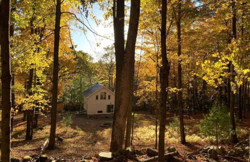 Modern Cottage Perfect for Glamping in New York State - Foto 20