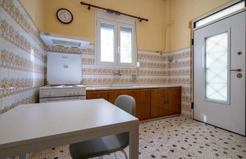 Retro 2-Bdrm House Near Metro in Heraklion by ΜΡS - Foto 53