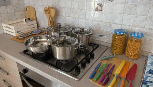 Casa Onda Blu - Lake View Flat, 4 mins from beach with parking! - Foto 4, stove