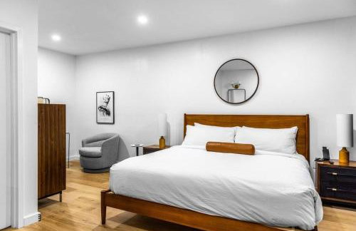 Stylish DTWN Hotel, Steps to Restaurants, King Bed, Room # 205 - Foto 2