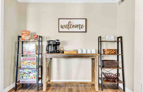 Greensboro Get-together, K Bed, Secret Playroom, central location - Foto 12