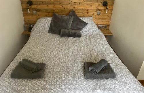 Unique Private Wood Cabin near Jurassic Coast in Dorset Countryside - Photo 10