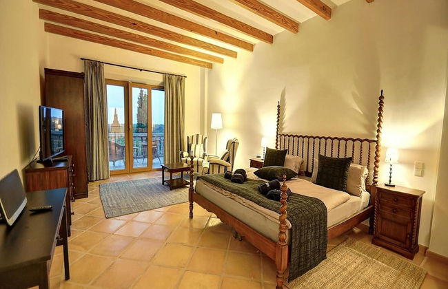 Exquisite Villa With Views - Photo 6