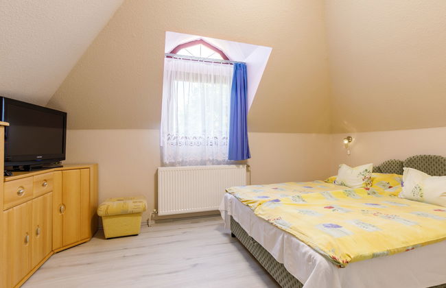 4 bedroom House in Balatonszárszó with private pool and garden - Photo 23