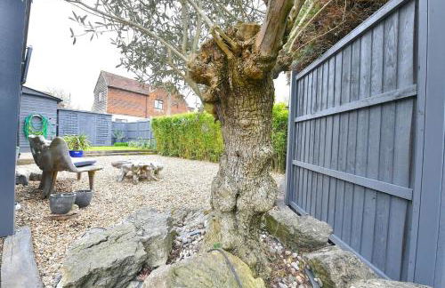 Gorgeous 3BD Cottage in the Heart of Guildford - Foto 23