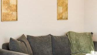 Spacious 5-Bedroom Home, Accommodates 10, Fast Free Wi-Fi & Parking Included - Foto 2