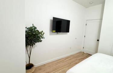 The Signature Modern Flat - Photo 11