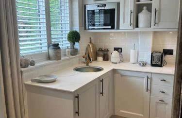 Boutique style self contained annexe with garden - Photo 2