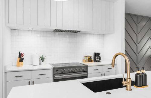 TWO Neighboring Homes Sleeps 24 Walk to 12 South - Foto 59