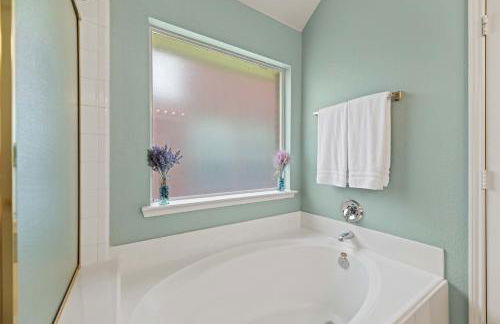 Relaxing 3BR 2BA Oasis - Hot Tub & 5 Beds! - Foto 16