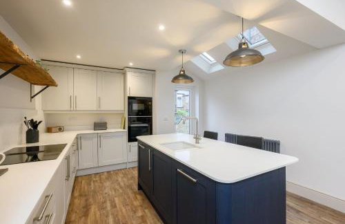 Stylish 3BR Townhouse Sleeps 6 Near City Centre - Foto 8