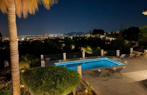 Villa with private pool & outdoor kitchen - Photo 9