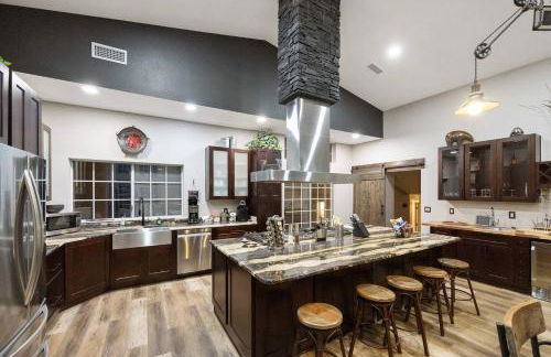 Lynx Lake Lux 6-BR HouseSleeps 22Hot TubGame Rm - Foto 23