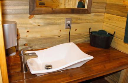 Canyonlands Barn Cabin with Loft, Full Kitchen, Dining Area for Large Groups - Photo 5