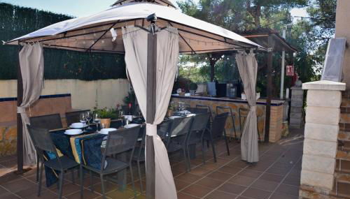 Villa Sitges Ilusión 15 minutes by car from Sitges Sleeps 16 people XXL swimming pool - Foto 3, Garden