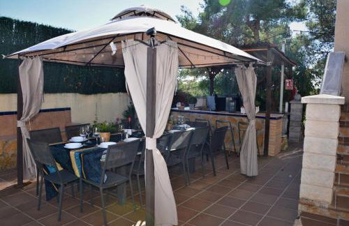 Villa Sitges Ilusión 15 minutes by car from Sitges Sleeps 16 people XXL swimming pool - Foto 3