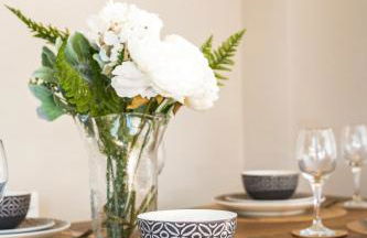 Spacious 5-Bedroom Home, Accommodates 10, Fast Wi-Fi & Parking Included - Foto 24