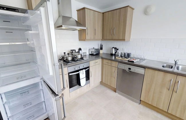 Stayzo Cole Green Lane - Free Parking - Foto 16