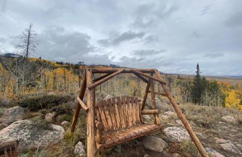 Red-tail Roundhouse at 22 West Cabins and Recreation - Foto 49