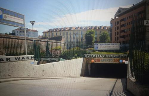 HOME SUITE HOME with FREE PARKING GARAGE - CON PARCHEGGIO INCLUSO nuovo con 2 camere da letto e due bagni - new apartament with 2 bdrooms 2 bathrooms- jellow SUBWAY METRO gialla Porta Romana 3 stops to Duomo - Foto 26