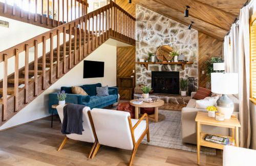 Whispering Hollow Lodge on Greer Main St! - Foto 4