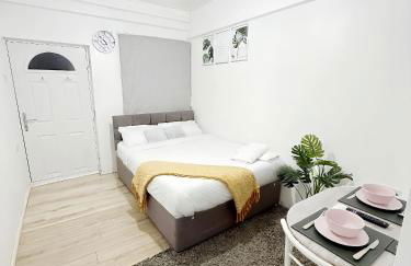 Stylish 2-Guest Studio with Netflix, Prime - FREE WIFI & FREE PARKING - Aroluchi Ville - Foto 1