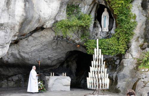 Bel appartement T2 refait à neuf avec piscine couverte de juin à fin septembre, près des stations de ski avec navette et draps et serviettes compris - Foto 46