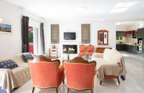 Red Villa - Photo 27