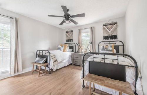 Stylish & Spacious Home Near ATL - Foto 47