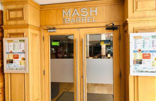 Family Seaside Retreat Private Stay at 5-Star Rockley Holiday Park Poole - Photo 48