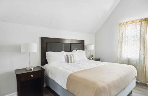 Downtown Detroit 2BR | King, WiFi, Parking - Foto 3