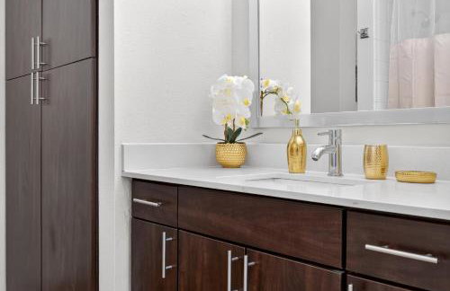 Worldcup Ready Beautifully Furnished One Bedroom Apartment in the Heart of West Village Dallas with Pool and Free Parking - Foto 18