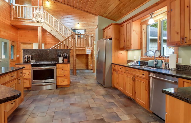 Boardman Monarch Upscale River Lodge HOT Tub! - Foto 17