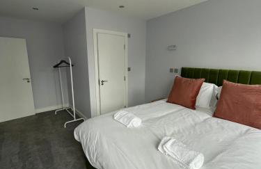 Square Flat - Modern - En-Suites - 6 Guests - Foto 11