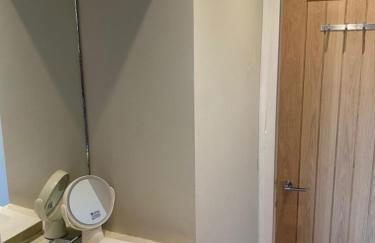 Honeybee Cottage, with a log fire & a hot tub. - Foto 34