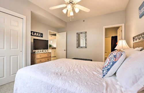 Pool Access Waterfront Lake Ozark Condo with Patio - Foto 21