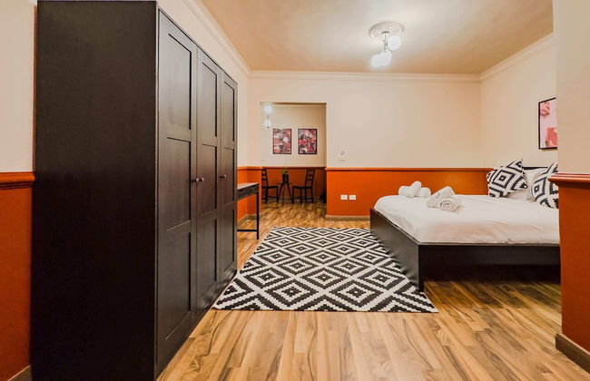 Distinct & Decent 2 BDR Apt. Steps From Nightlife and Airport - Foto 4