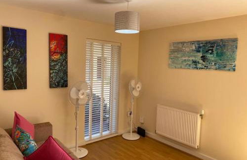 Homely & Warm Trumpington House w Parking, 5 mins drive to Bio Medical Campus, Addenbrooke's & Papworth hospitals - Foto 8