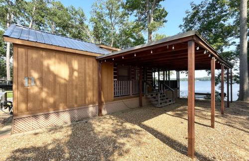 Peaceful Lakefront Tiny Cabin Nestled in the Sabine National Forest for a Romantic Escape in Hemphill, Texas - Foto 15