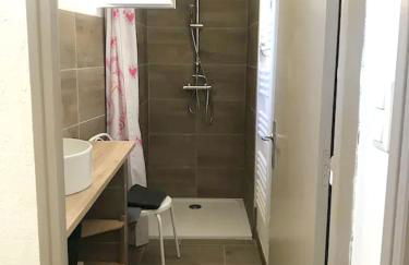 Maison charmante à Orgnac-l'Aven avec piscine partagée. - Photo 16