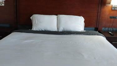 King Bed Hotel Room 201 - Foto 2
